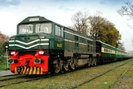 ساہیوال میں ماں نے دو بچوں سمیت ٹرین کے نیچے آکر خودکشی کرلی