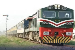 نارووال کے قریب ٹرین حادثے کا شکار، ٹریک پر آمدورفت معطل