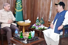 وزیراعظم شہباز شریف کا گلگت کا دورہ، سیلاب متاثرین سے ملاقات، امدادی رقوم کا اعلان