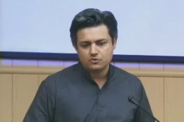 این اے 129 ضمنی انتخاب: پی ٹی آئی کے حماد اظہر نے کاغذاتِ نامزدگی جمع کرا دیے