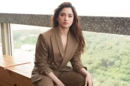 اپنا تھوک لگائیں، کیل مہاسے ختم کریں: تمنا بھاٹیہ کا انوکھا دعویٰ