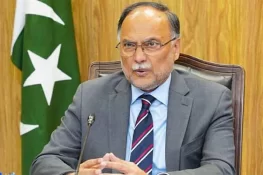 پاکستانی دنیا میں سب سے کم ٹیکس ادا کرتے ہیں، احسن اقبال