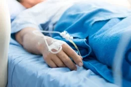 اے آئی ڈائیٹ پلان پر عمل کرنے والا 60 سالہ امریکی اسپتال پہنچ گیا