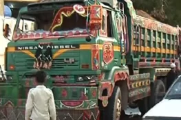 گجرات میں ڈمپر ٹرک کی رکشہ کو ٹکر، مدرسے کے 5 بچے زخمی