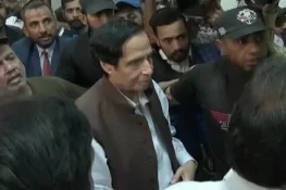 منی لانڈرنگ کیس: پرویز الہٰی کی عدم پیشی پر عدالت نے وارنٹ گرفتاری جاری کردیے