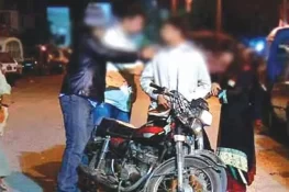 تھانے کے سامنے محنت کش سے لوٹ مار، چھریوں کے وار سے زخمی کردیا