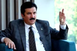 گنڈاپور اسلام آباد کی تابعداری چھوڑیں گے تو عدم اعتماد آجائیگی، گورنر پختونخوا