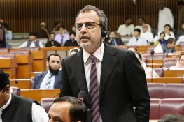 200 یونٹ سے کم بجلی استعمال کرنے والوں کے لیے قیمت میں 60 فیصد مزید کمی ، اویس لغاری