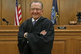 دنیا کے سب سے مہربان جج فرینک کیپریو 88 برس کی عمر میں انتقال کر گئے