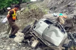 بونیر میں گاڑی کھائی میں گرنے سے 4 افراد جاں بحق، 4 زخمی