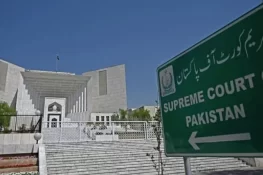 سپریم کورٹ میں عمران خان کی ضمانت کی درخواستوں پر سماعت، کیس کل تک ملتوی