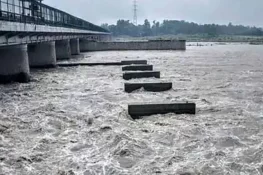 مرالہ کے مقام پر دریائے چناب میں درمیانے درجے کا سیلاب، ملحقہ علاقوں کے لیے الرٹ جاری