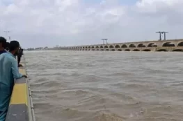 دریائے ستلج اور سندھ میں سیلابی صورتحال، بستیاں زیرِ آب