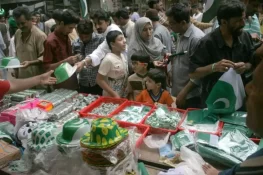 پاکستان میں جشن آزادی کی تیاریاں عروج پر، ہر شہر قومی رنگوں سے سج گیا