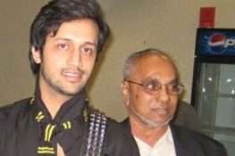 گلوکار عاطف اسلم کے والد محمد اسلم انتقال کر گئے