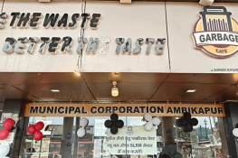 بھارت میں انوکھا رجحان پیسے نہیں، کچرا دیں اور کھانا پائیں