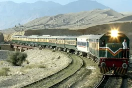 جعفر ایکسپریس پر ایک بار پھر حملہ، ٹرین دوزان اسٹیشن پر روک دی گئی