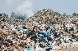 لاہور میں دو خانہ بدوش لڑکے کچرے کے ڈھیر تلے دب کر جاں بحق