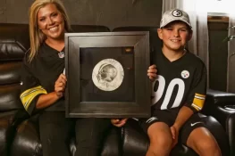 بیوہ خاتون نے شوہر کی ٹیٹو والی کھال فریم کر کے یادگار بنالی