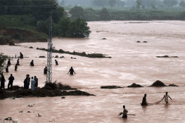 منڈی بہاء الدین شدید سیلاب کی لپیٹ میں، متاثرین امداد کے منتظر