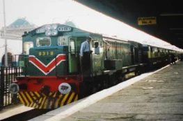 لالہ موسیٰ: چک پیرانہ ریلوے ڈپو کا سیکیورٹی گارڈ ٹرین کی زد میں آ کر جاں بحق