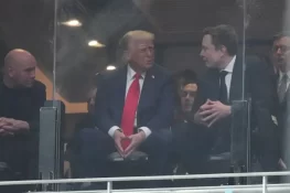 کئی مہینوں کے جھگڑے کے بعد ایلون مسک اور ڈونلڈ ٹرمپ کی خوشگوار ملاقات