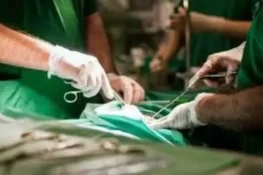 احمد آباد میں سات سالہ بچے کے معدے سے بال اور جوتے کا فیتہ کامیابی سے نکال لیا گیا