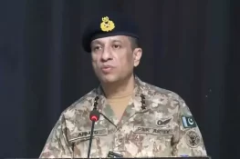 ڈی جی آئی ایس پی آر کا فاسٹ یونیورسٹی کا دورہ، طلبہ و اساتذہ سے خصوصی ملاقات