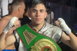 پاکستانی باکسر سمیر خان نے بھارت کو ناک آؤٹ کر کے عالمی ٹائٹل اپنے نام کرلیا