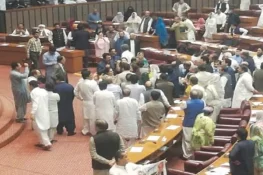 پی ٹی آئی کا قومی اسمبلی اجلاس کے بائیکاٹ اور پارلیمنٹ کے باہر احتجاج کا فیصلہ