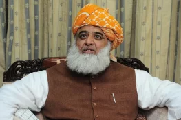 ملک میں امن و سکون نام کی کوئی چیز نہیں، زندگی کو خطرات لاحق ہیں: مولانا فضل الرحمٰن