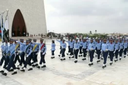 یومِ دفاع پر مزارِ قائد پر گارڈز کی تبدیلی کی پُروقار تقریب، پاک فضائیہ کا نیا دستہ تعینات