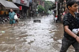 گجرات کے متعدد علاقوں سے تاحال پانی نہ نکالا جا سکا، نکاسی کا گرینڈ آپریشن جاری