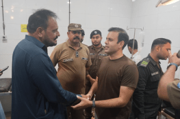 گجرات میں پولیس مقابلہ، کانسٹیبل عاصم نواز فائرنگ سے زخمی