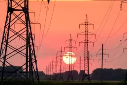 جہلم میں بجلی کی غیر اعلانیہ لوڈشیڈنگ نے شہریوں کا جینا دوبھر کردیا، کاروبار زندگی مفلوج