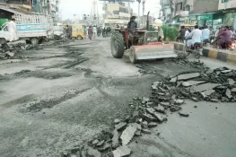 رحمٰن شہید روڈ کی 29 کروڑ روپے سے تعمیر، حاجی پرویز نے 37 فیصد کم ریٹ پر ٹھیکہ حاصل کر لیا