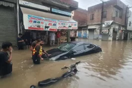 گجرات شہر میں رات بھر کی بارش کے بعد سیلابی صورتحال