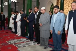 صدر مملکت آصف علی زرداری کا چین میں کاشغر کی تاریخی عیدگاہ مسجد کا دورہ