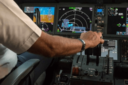 خفیہ کیمرے سے خواتین کی نازیبا ویڈیو ریکارڈ کرنے والا بھارتی پائلٹ گرفتار