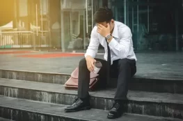 کامیابی سے دور کرنے والی چند عادتیں