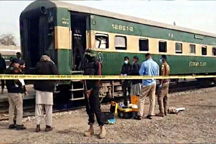 1-253-rdxa9r0mqi30nd6cw70pa21pmo کوئٹہ سے پشاور جا رہی جعفر ایکسپریس پر راکٹ حملہ