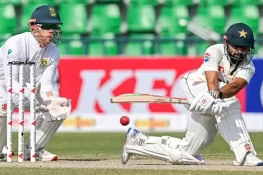 پنڈی ٹیسٹ کا دوسرا روز: پاکستان 333 رنز پر آؤٹ، مہاراج کی شاندار 7 وکٹیں