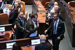 ٹرمپ کے کنیسٹ خطاب کے دوران ہنگامہ، ایک رکن نے فلسطین کے حق میں نعرہ لگا دیا