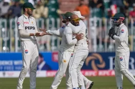 پنڈی ٹیسٹ: جنوبی افریقہ کی 404 رنز پر اننگز مکمل، پاکستان کے خلاف 71 رنز کی برتری حاصل