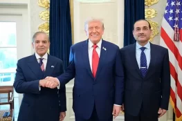 صدر ٹرمپ کا بڑا اعتراف: فیلڈ مارشل عاصم منیر کی تعریف میرے لیے اعزاز ہے
