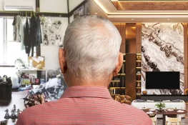 60 سال غربت میں گزارنے کے بعد غریب ٹرک ڈرائیور امیر گھرانے کا وارث نکلا