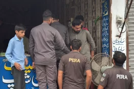 گجرات میں تجاوزات کے خلاف مؤثر کارروائی، متعدد دکانداروں پر جرمانے