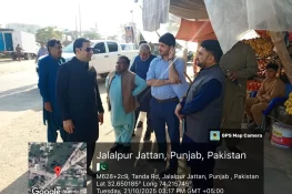 گجرات میں الیکٹرک بس سروس کے لیے تیاریوں کا آغاز، اسسٹنٹ کمشنر کا مجوزہ مقامات کا دورہ