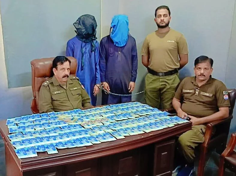 705e968f-72c5-4a11-a38f-80ab70f80933 سرائے عالمگیر: گھروں میں گھس کر ڈکیتی کرنے والے 2 ڈاکو گرفتار