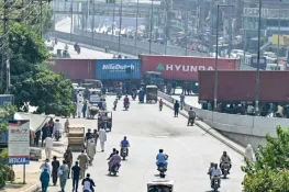 لاہور کی مختلف شاہراہیں بدستور بند، شہریوں کو شدید مشکلات کا سامنا